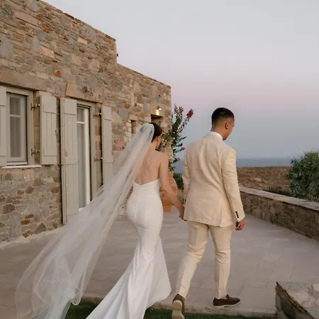 منزل ريفي On The Rocks - The Retreat - Serviced إيوس خورا